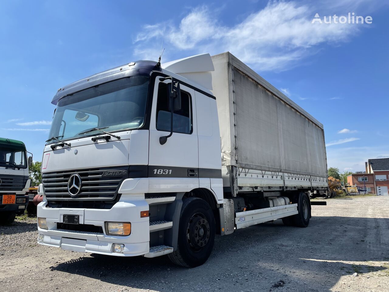 Mercedes-Benz Actros 1831 - 4x2 //MANUAL GEARBOX// camión con lona corredera