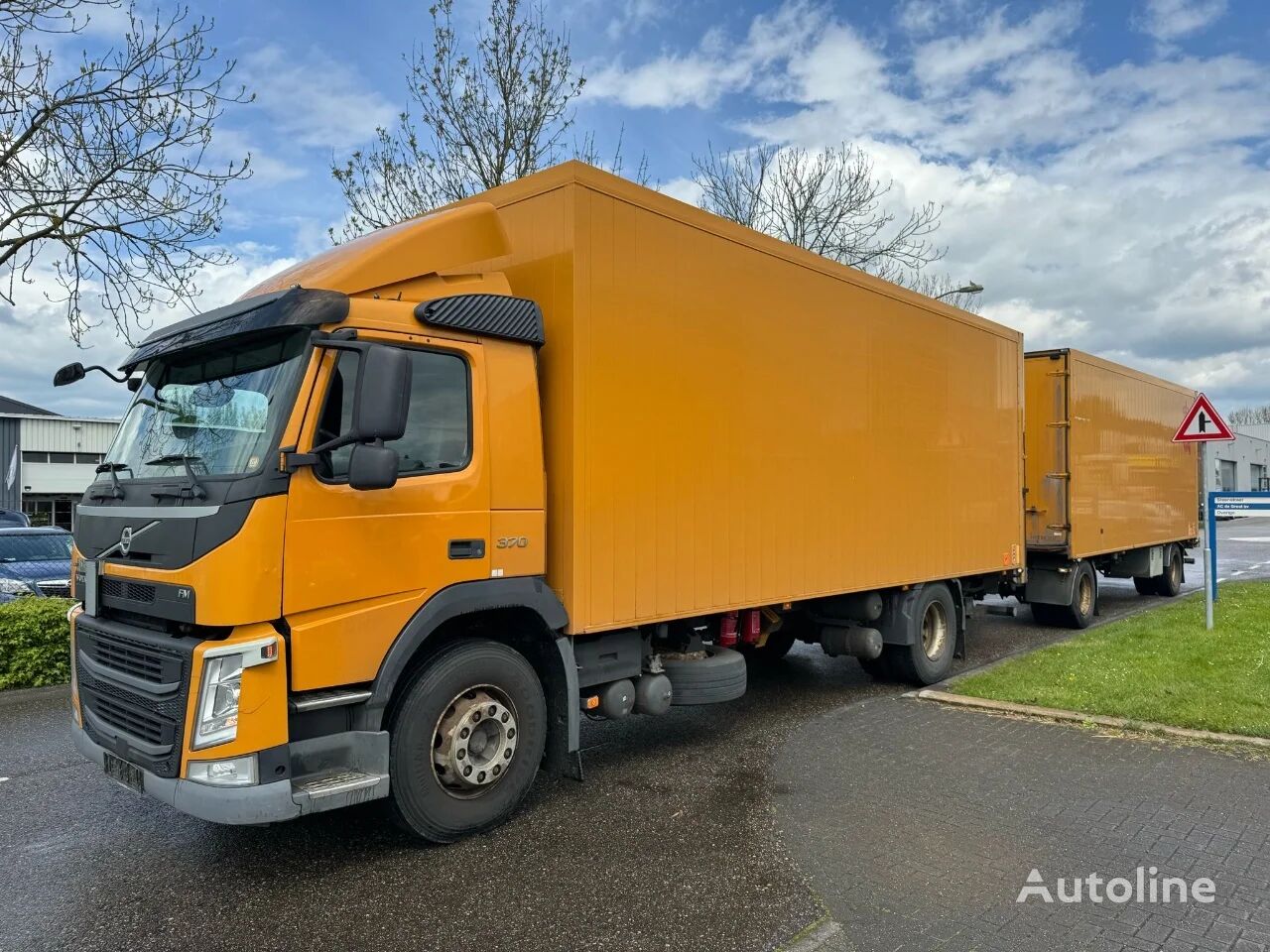 Volvo FM 370 4X2 EURO 6 + HANGER + CARGOBOX + CARGOLIFT ZEPRO COMBI camión furgón