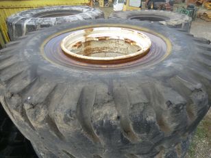 neumático para niveladora USED tires 21.00-33 with rim gp